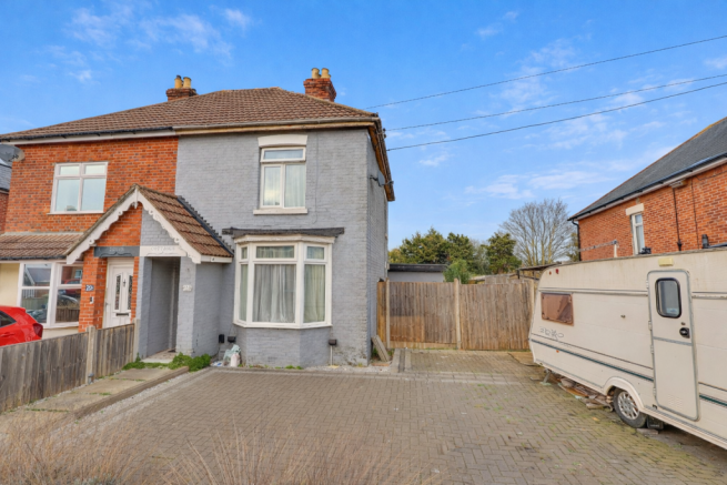 3 bed property, in Newtown Road, £325,000