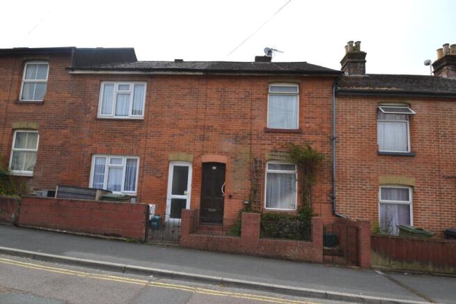 2 bed property, in Barton Road, £125,000