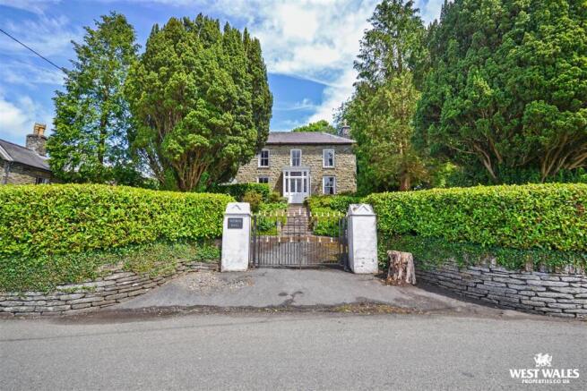7 bed property, in Dre-Fach Felindre, £595,000