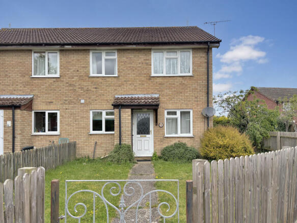 2 bed property, in Eastern Way, £190,000