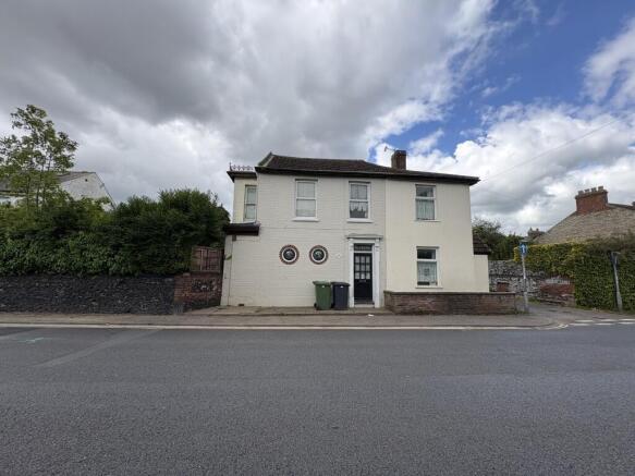 4 bed property, in 45 High Road, £160,000