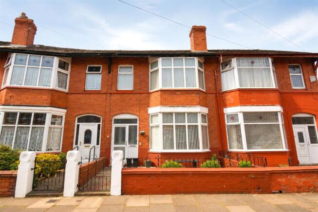 3 bed property, in Ladyewood Road, £180,000