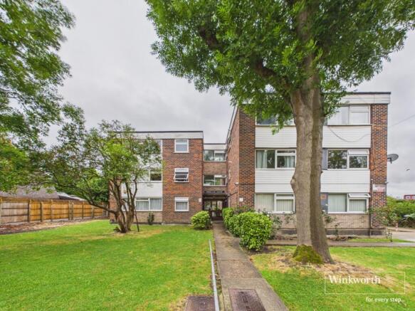 2 bed property, in Slough Lane, £360,000