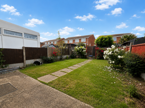 3 bed property, in Cornwall Road, £270,000