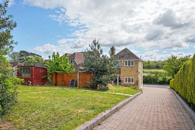 2 bed property, in Chestnut Street, £500,000