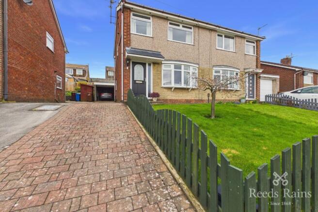 3 bed property, in Hillingdon Road, £185,000