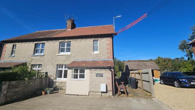 3 bed property, in Hopton Villa, £275,000
