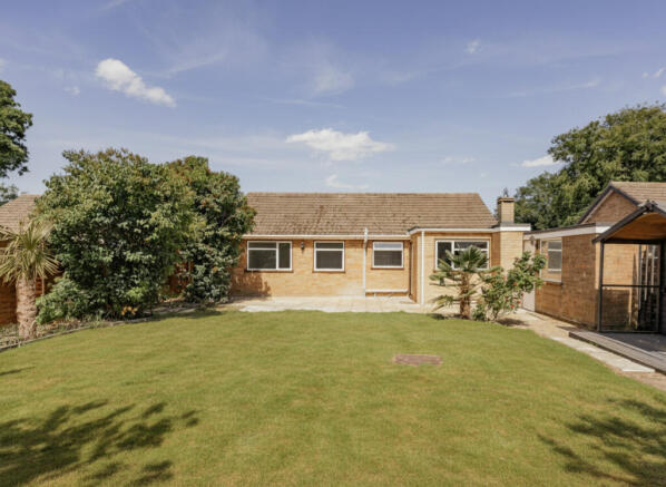 3 bed property, in Church Road, £325,000
