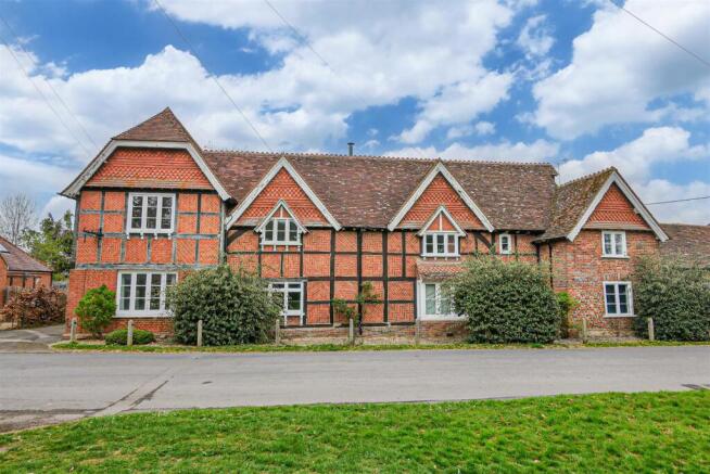 2 bed property, in Townsend, £280,000