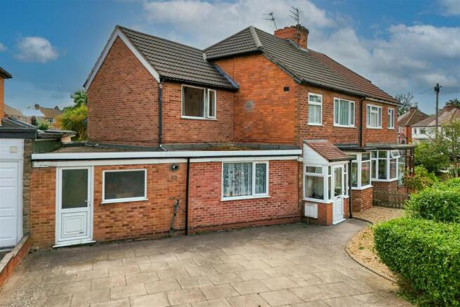 5 bed property, in Velsheda Road, £350,000