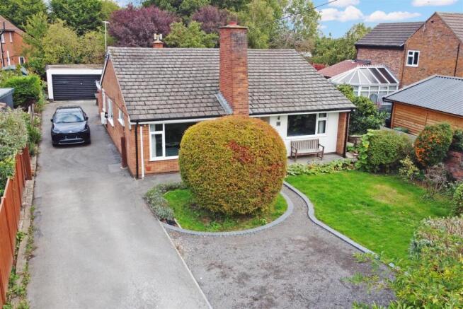 3 bed property, in Main Street, £325,000