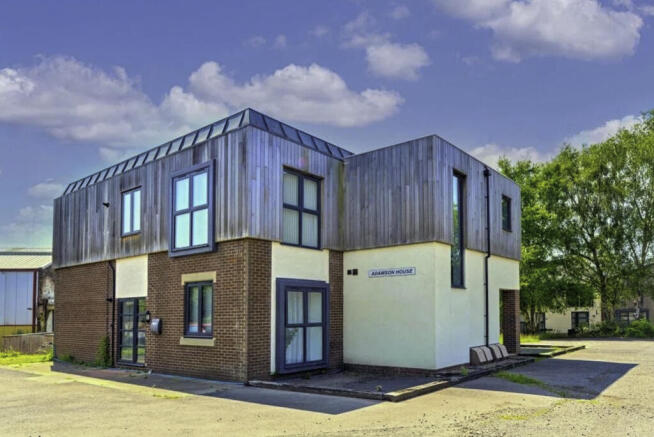 2 bed property, in Horsehay Court, £112,500