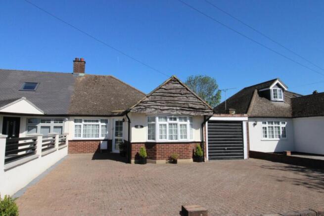 2 bed property, in Saffron Close, £450,000
