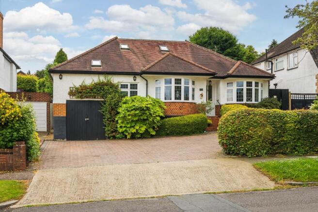4 bed property, in Garlichill Road, £950,000