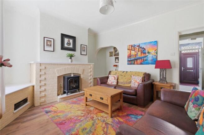 2 bed property, in Park Road, £130,000