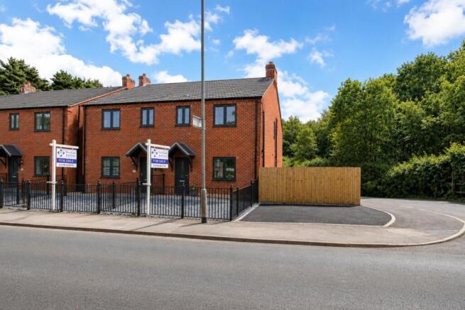 3 bed property, in 1 The Crown Mews, £220,000