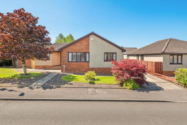 4 bed property, in Burngrange Gardens, £385,000