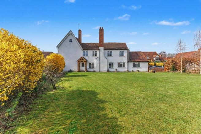 5 bed property, in Main Street, £925,000