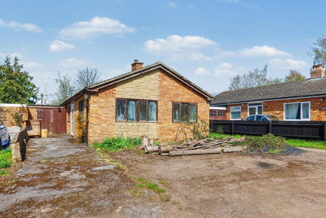 3 bed property, in The Lane, £350,000