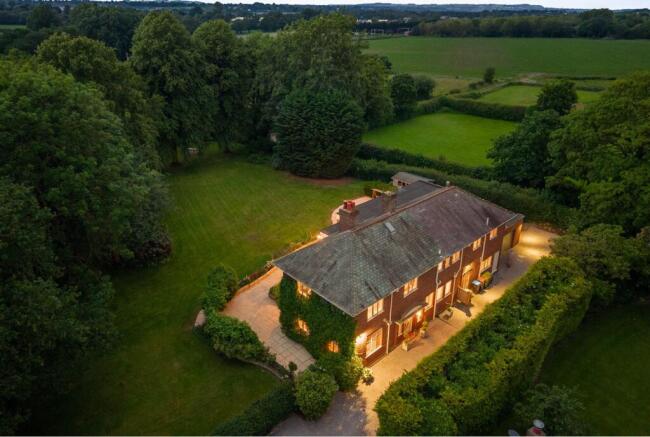 5 bed property, in Field House, £950,000