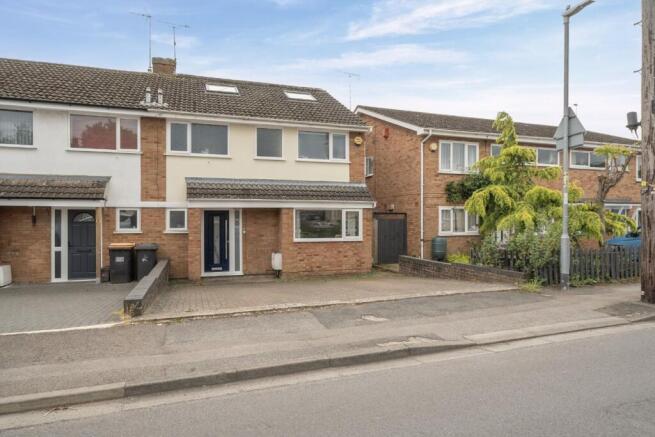 4 bed property, in Brooklands Drive, £440,000