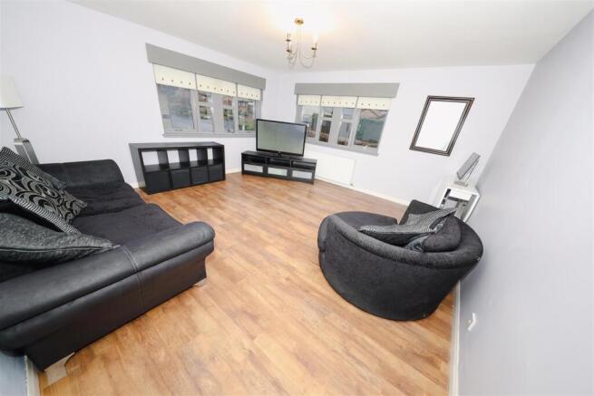 2 bed property, in Kinclaven Gardens, £69,995