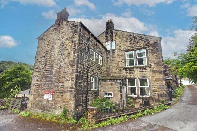 2 bed property, in Mytholm Bank, £140,000