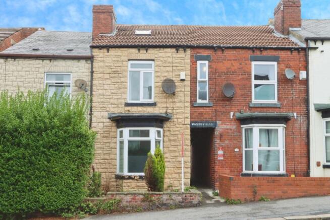 4 bed property, in Manor Lane, £160,000