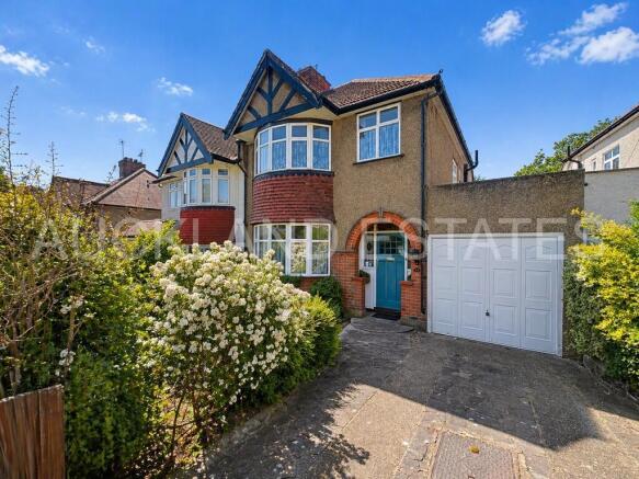 3 bed property, in Highlands Road, £824,950