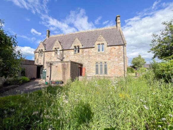 1 bed property, in Main Street, £295,000