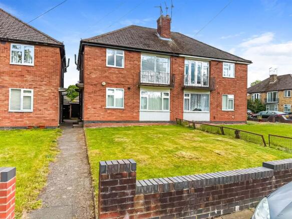 2 bed property, in Sedgemoor Road, £125,000