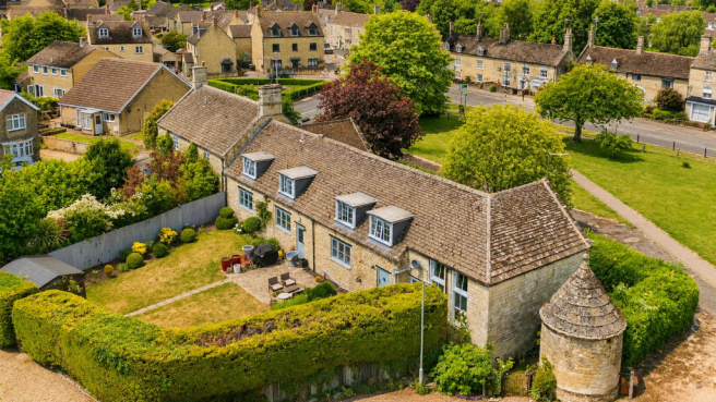 4 bed property, in School Lane, £675,000