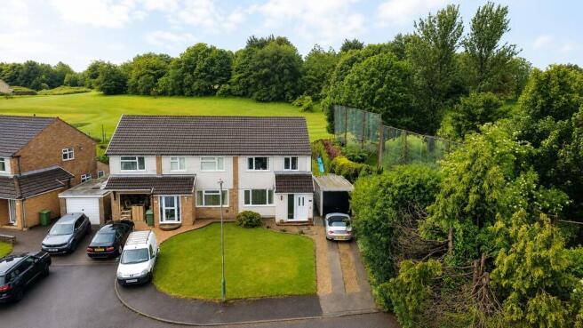 3 bed property, in Fairways, £200,000
