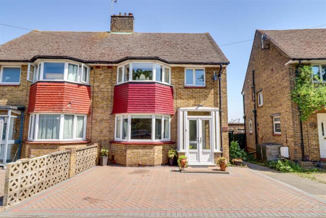 3 bed property, in Mountdale Gardens, £375,000