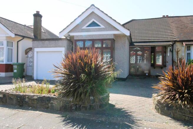 3 bed property, in Ravenscourt Drive, £600,000