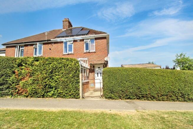 3 bed property, in Cherry Orchard, £325,000