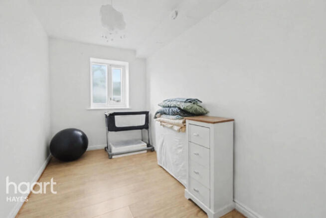 2 bed property, in Varcoe Gardens, £300,000