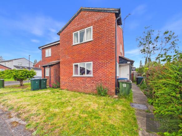 1 bed property, in Rushmoor Drive, £140,000