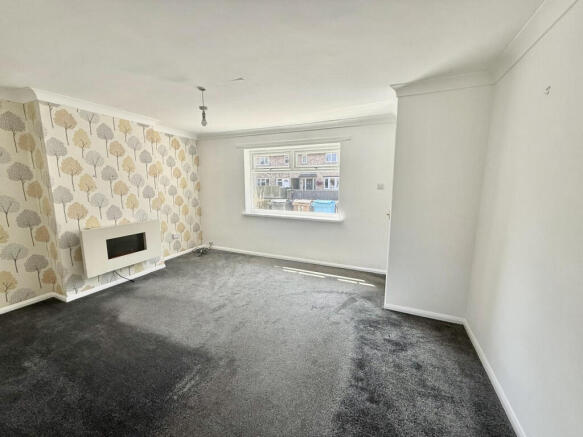 2 bed property, in Fernhill Road, £130,000