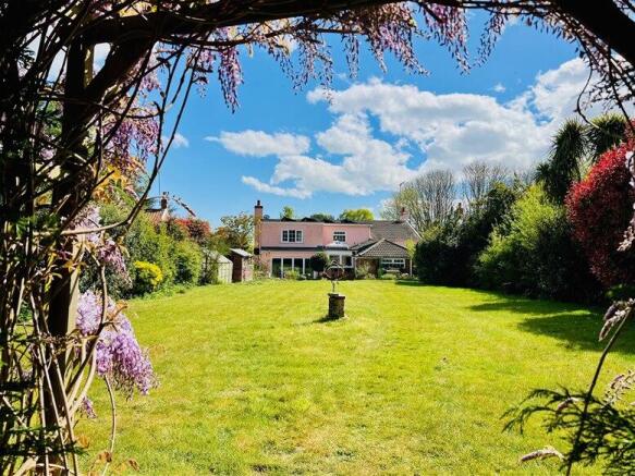 4 bed property, in The Follies, £600,000