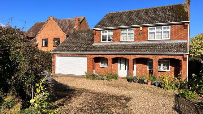 4 bed property, in High Road, £430,000