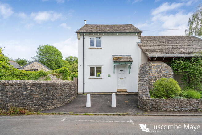 2 bed property, in Radfords Orchard, £340,000