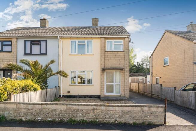 3 bed property, in Wynford Road, £315,000