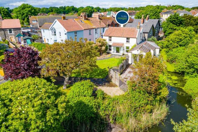 4 bed property, in Old Church Road, £275,000