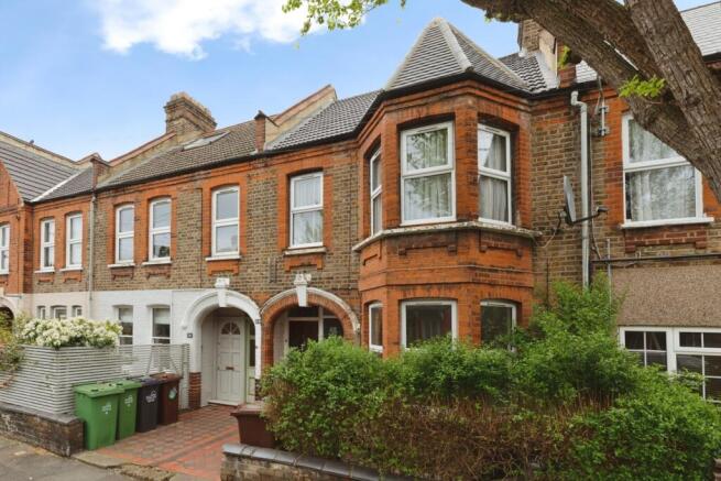 2 bed property, in Hibbert Road, £380,000