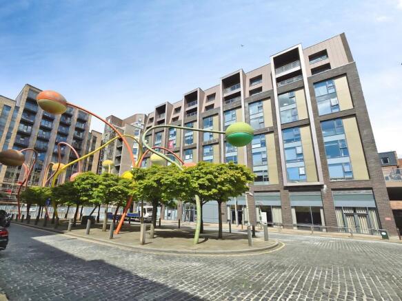 1 bed property, in Wolstenholme Square, £55,000