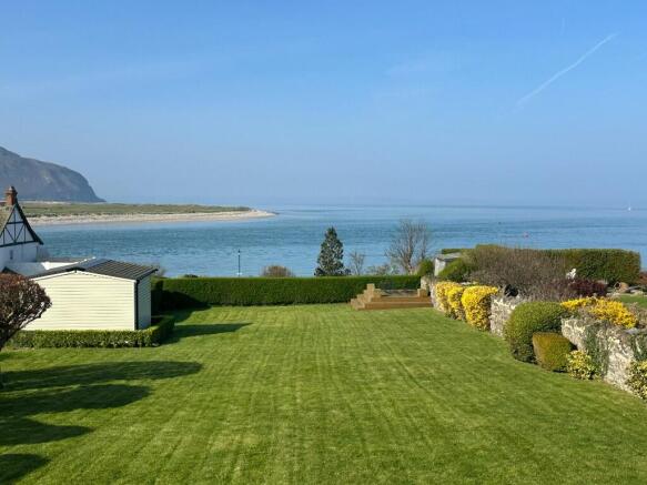 2 bed property, in SANDBANKS, £599,950