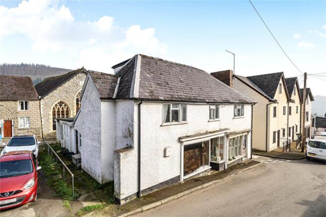 2 bed property, in Market Street, £100,000