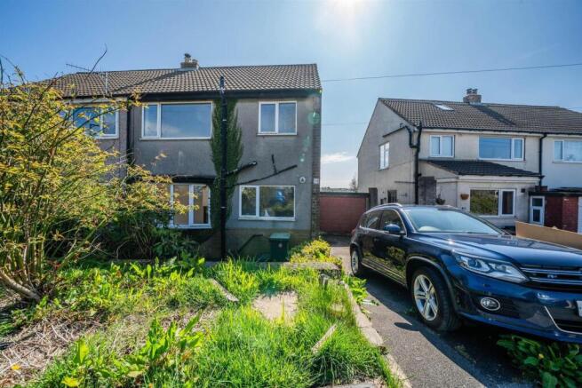 3 bed property, in Ladycroft Avenue, £215,000
