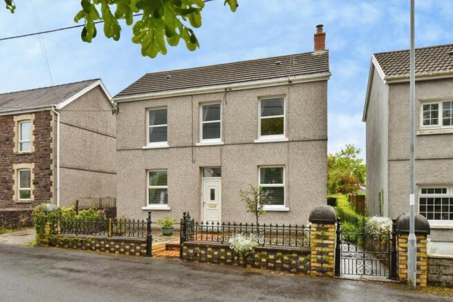 4 bed property, in Pantyblodau Road, £275,000